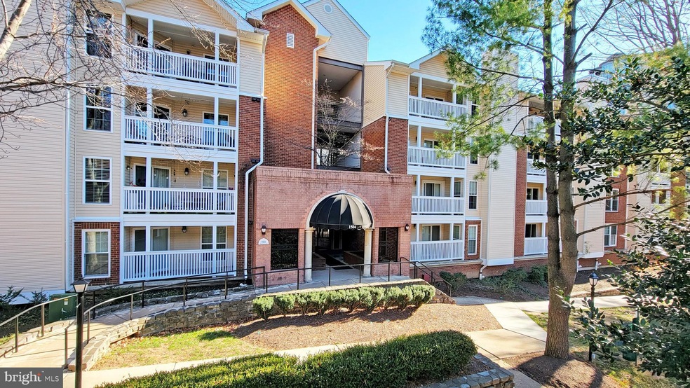 1504 Lincoln Way unit 118, McLean, VA 22102 - photo 1
