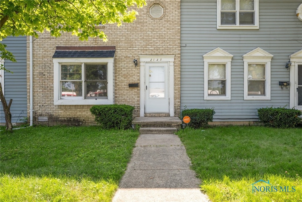 Middle townhome