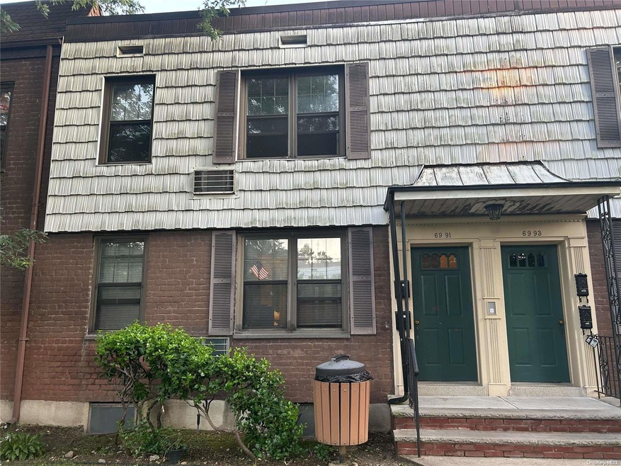 69-91 Park Dr E unit B, Flushing, NY 11367 - photo 1