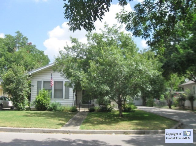 626 E Cedar St, Seguin, TX 78155 - photo 1