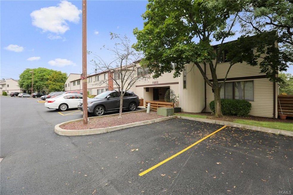 401 Country Club Ln unit 401, Pomona, NY 10970 - photo 1