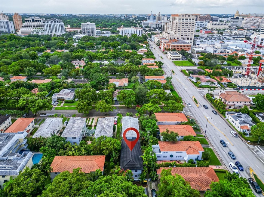 411 Santander Ave unit 1, Coral Gables, FL 33134 - photo 1