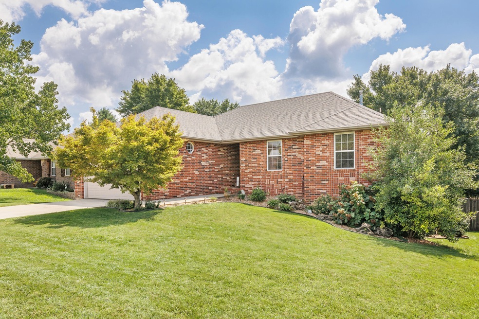 106 E Newcastle Ct, Nixa, MO 65714 - photo 1