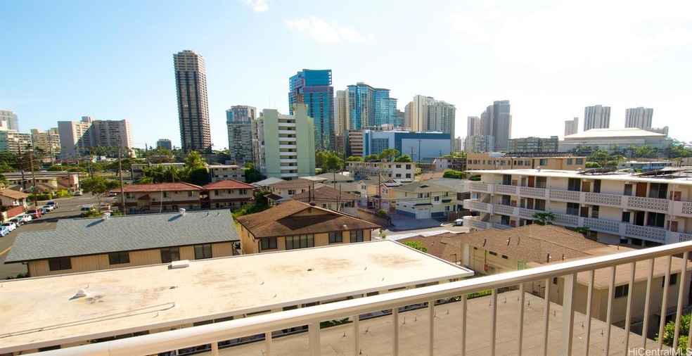 View from Lanais of Waikiki skyline