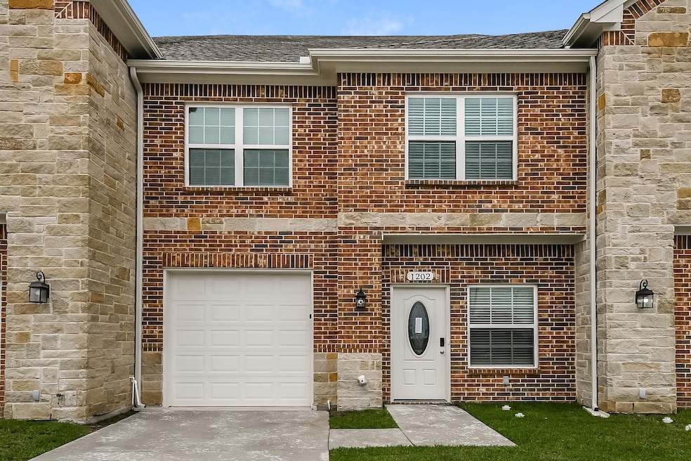 1202 Alisa Ln, Arlington, TX 76014 - photo 1