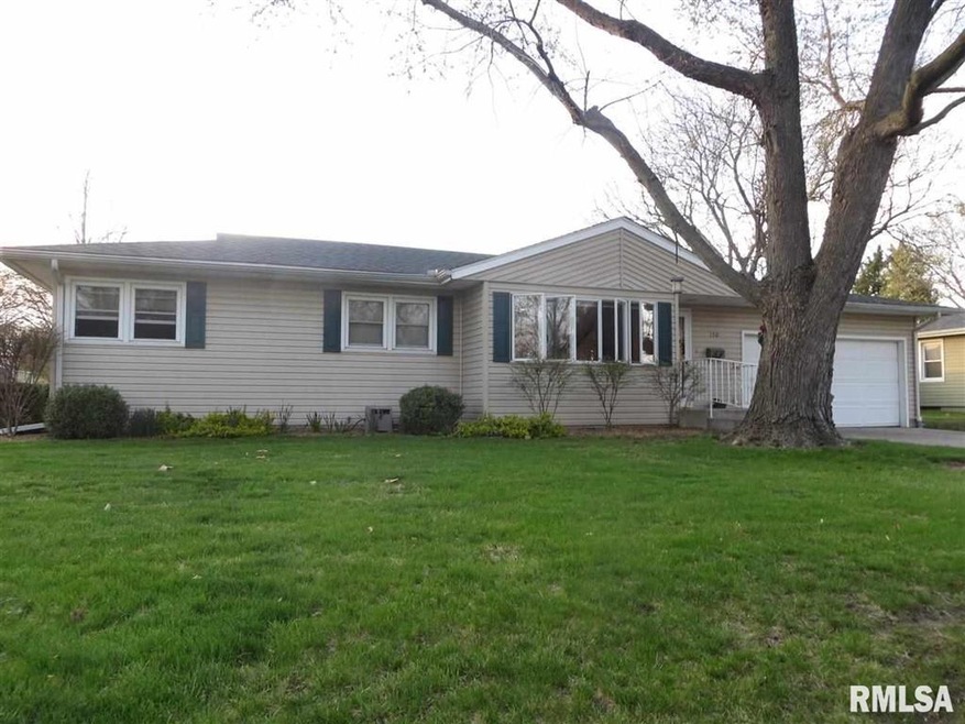 150 Regent St, Lincoln, IL 62656 - photo 1