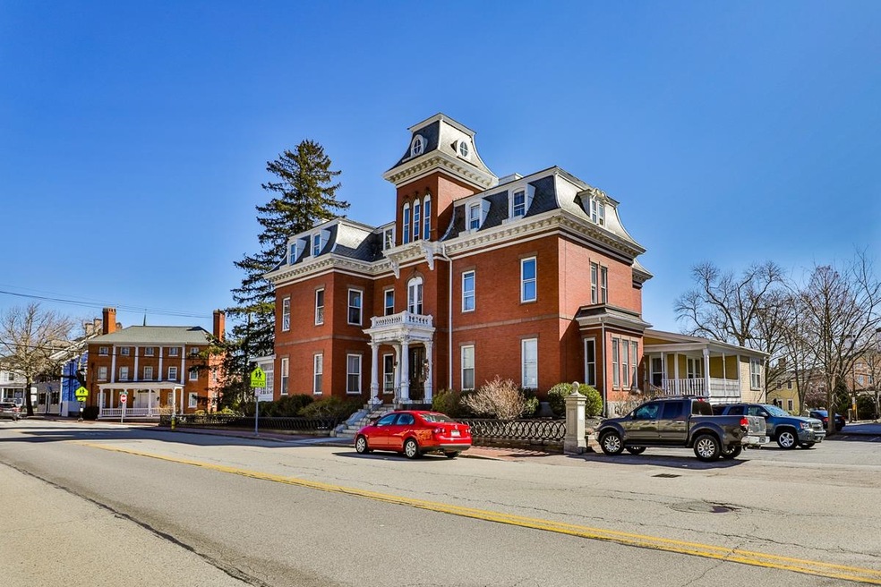 241 Middle St unit 11, Portsmouth, NH 03801 - photo 1