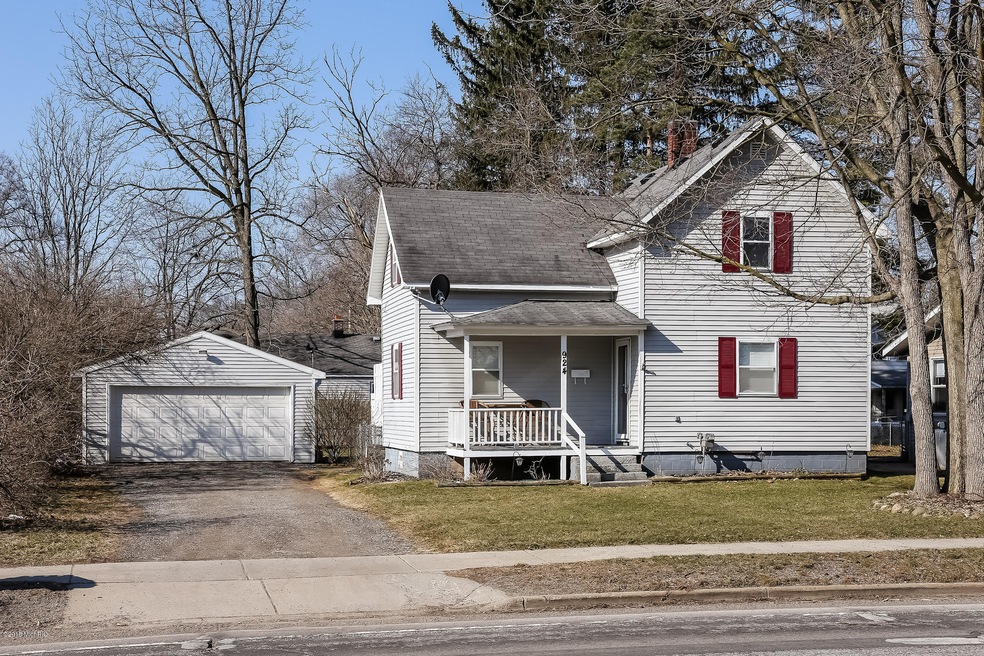 924 N Hudson St SE, Lowell, MI 49331 - photo 1
