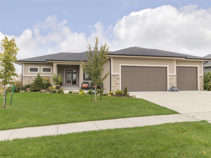 9957 Marnewood Dr, Johnston, IA 50131 - photo 1