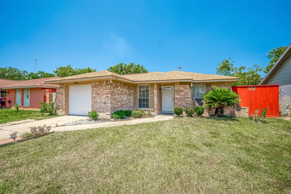 1922 Beaver Bend Rd, Houston, TX 77088 - photo 1