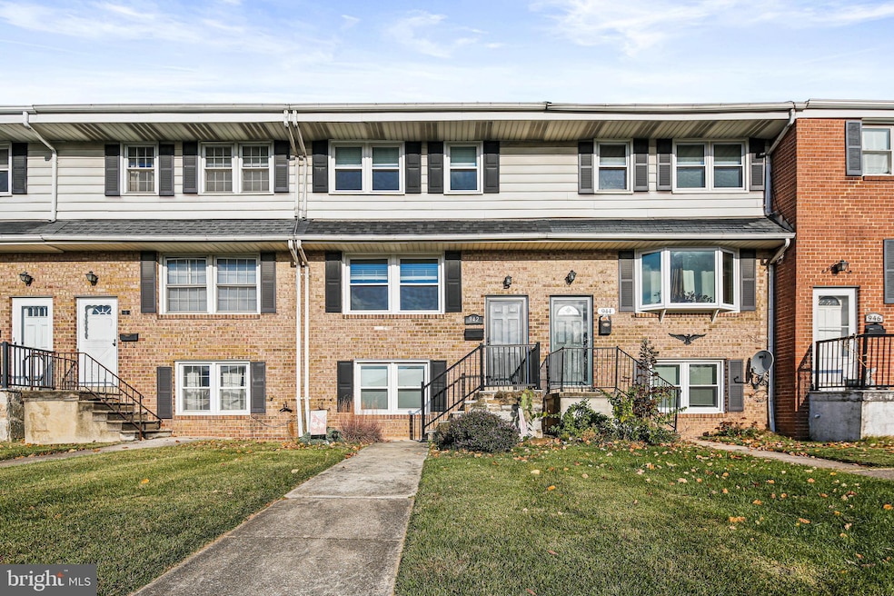 942 Grovehill Rd, Halethorpe, MD 21227 - photo 1