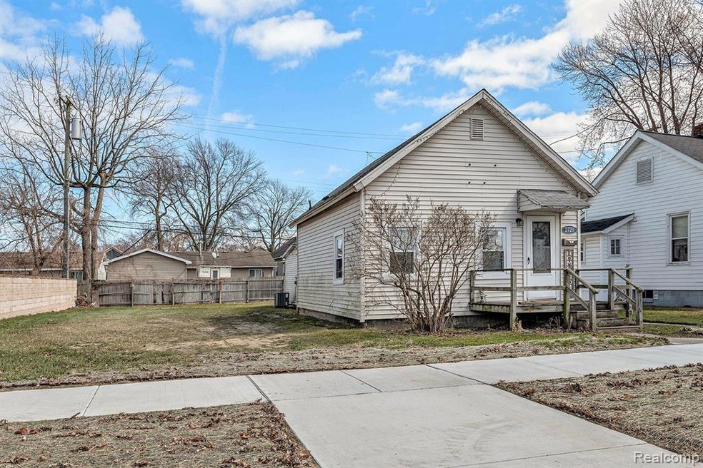 2720 Gratiot Ave, Port Huron, MI 48060 - photo 1