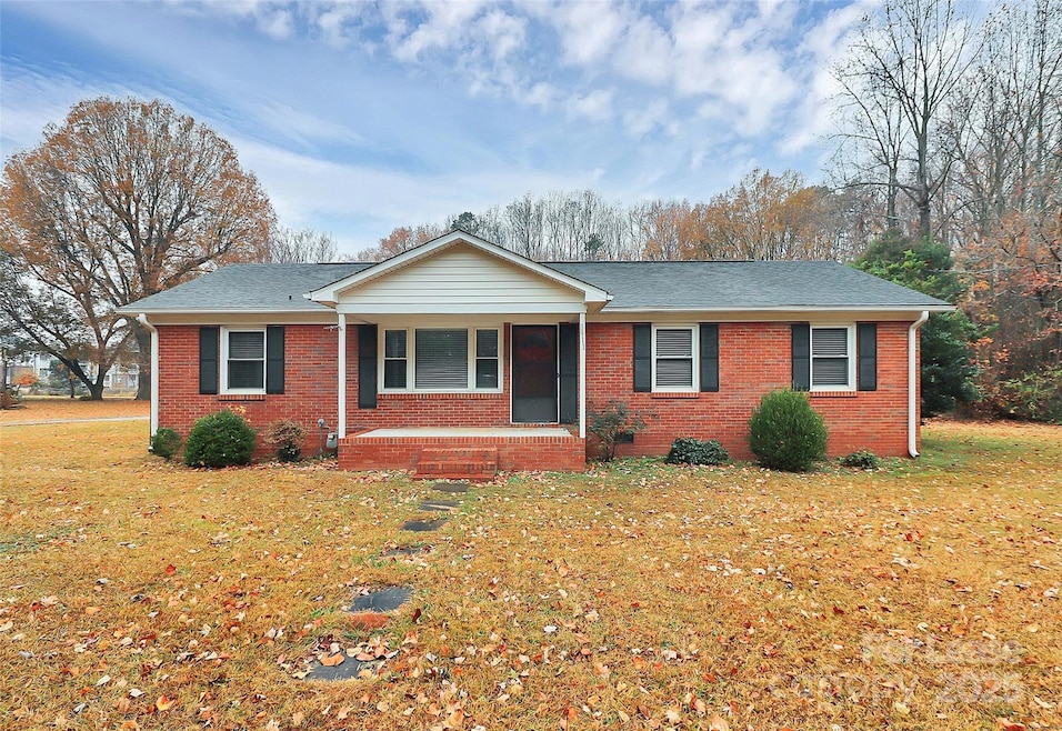 8911 Reames Rd, Charlotte, NC 28216 - photo 1