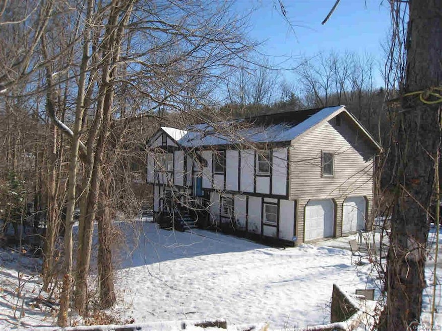 192 Vineyard Ave unit 1, Highland, NY 12528 - photo 1