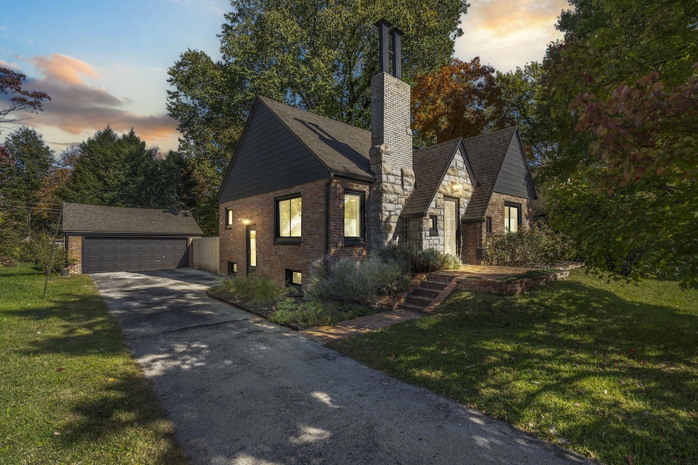 627 E University St, Springfield, MO 65807 - photo 1