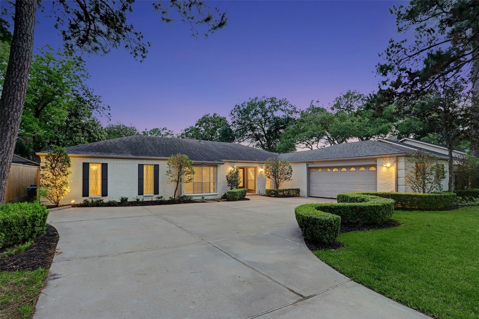 10115 Cedar Creek Dr, Houston, TX 77042 - photo 1