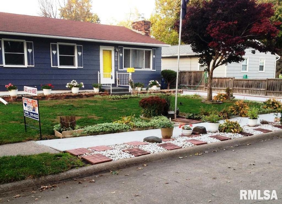2010 W 34th St, Davenport, IA 52806 - photo 1