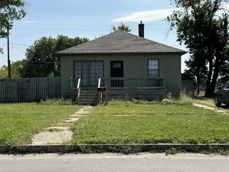 1304 W Thomas Ave, Shenandoah, IA 51601 - photo 1