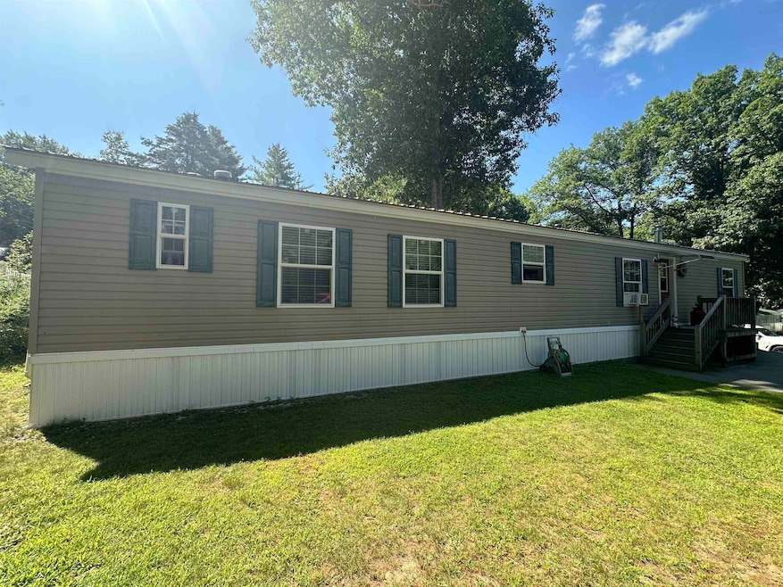 9 Willow Cir, White River Junction, VT 05001 - photo 1