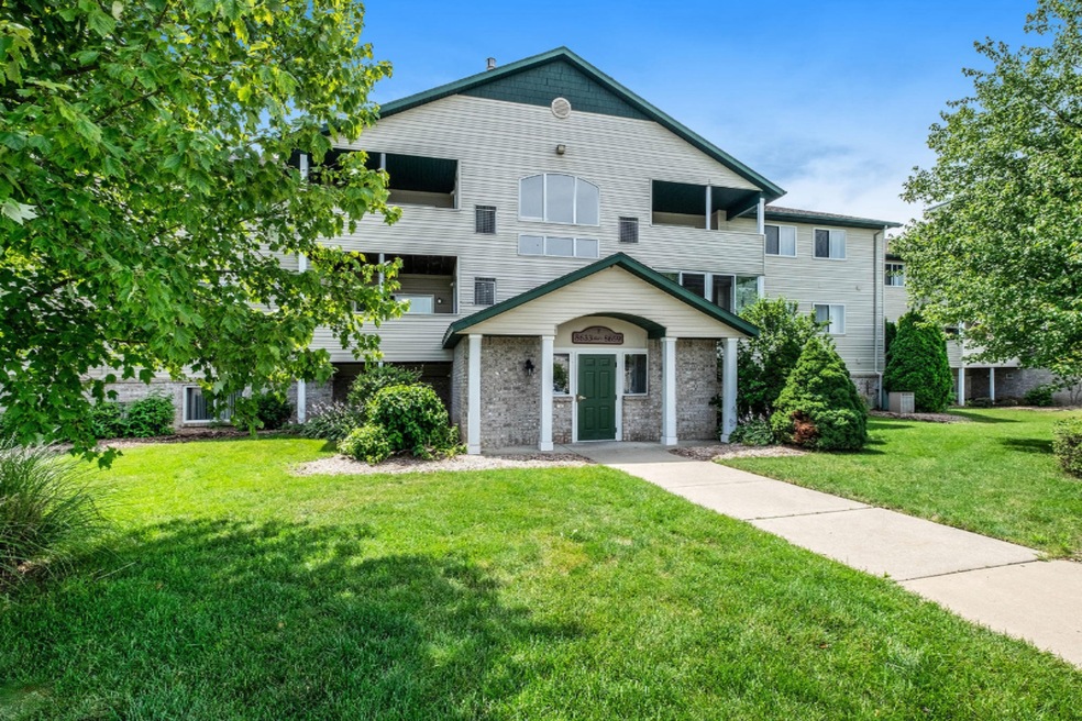 Jasonville Ct. condo main ext