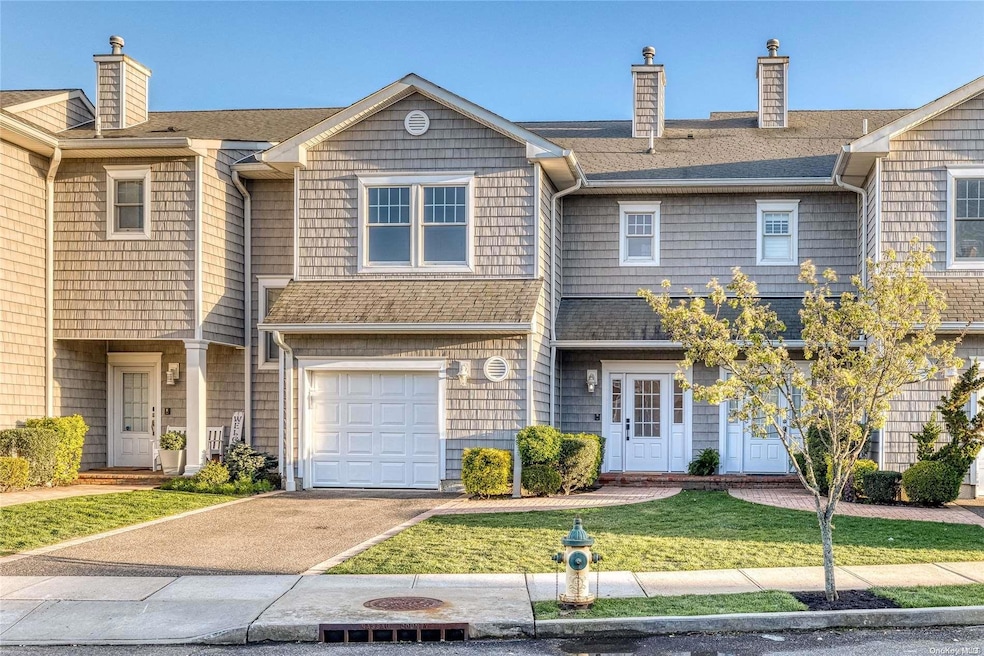 16 Ocean Watch Ct unit 16, Freeport, NY 11520 - photo 1