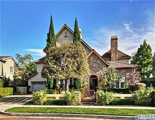 Beautiful Tuscan Estate with gorgeous stone hardsc