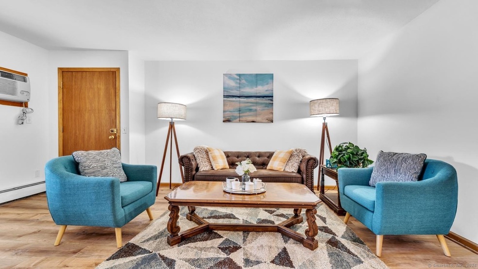 64 White Deer Rocks Rd unit 4D, Woodbury, CT 06798 - photo 1