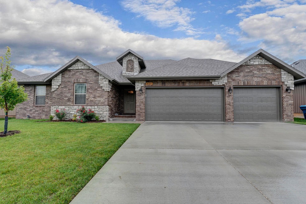 864 E Striper Dr, Nixa, MO 65714 - photo 1