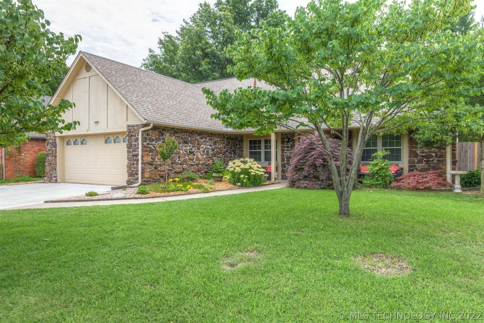Gorgeous Wedgewood Home! Beautiful landscape, long