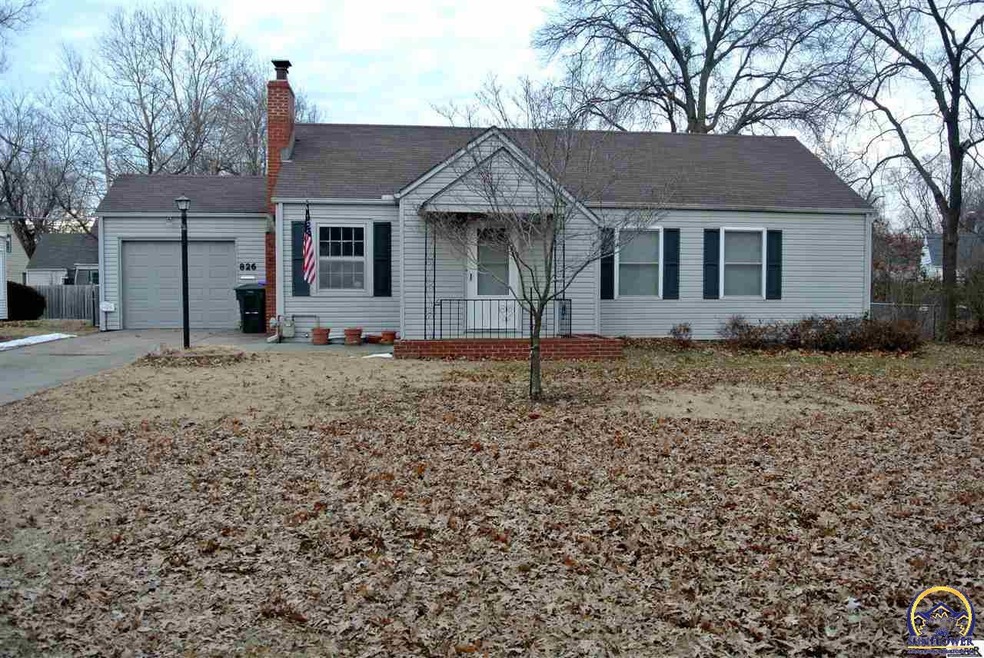 826 SW Webster Ave, Topeka, KS 66606 - photo 1
