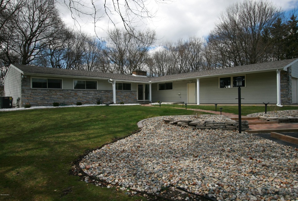 1321 Rolling Ridge Ln, Sturgis, MI 49091 - photo 1