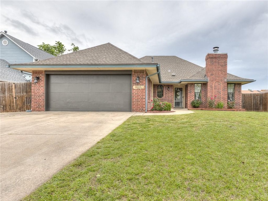 1505 NE 25th St, Moore, OK 73160 - photo 1