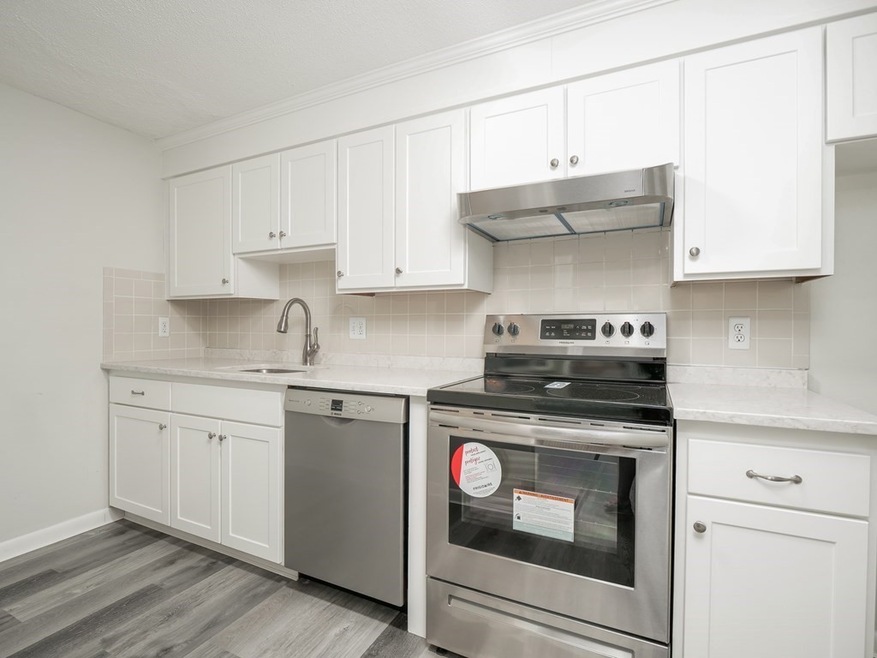 7 Hallmark Gardens unit 4, Burlington, MA 01803 - photo 1