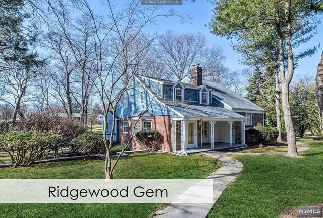 Sold $935,000 • Co-Listing Agent