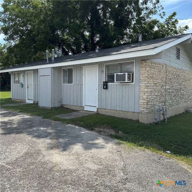 1239 N Lbj Dr unit E, San Marcos, TX 78666 - photo 1