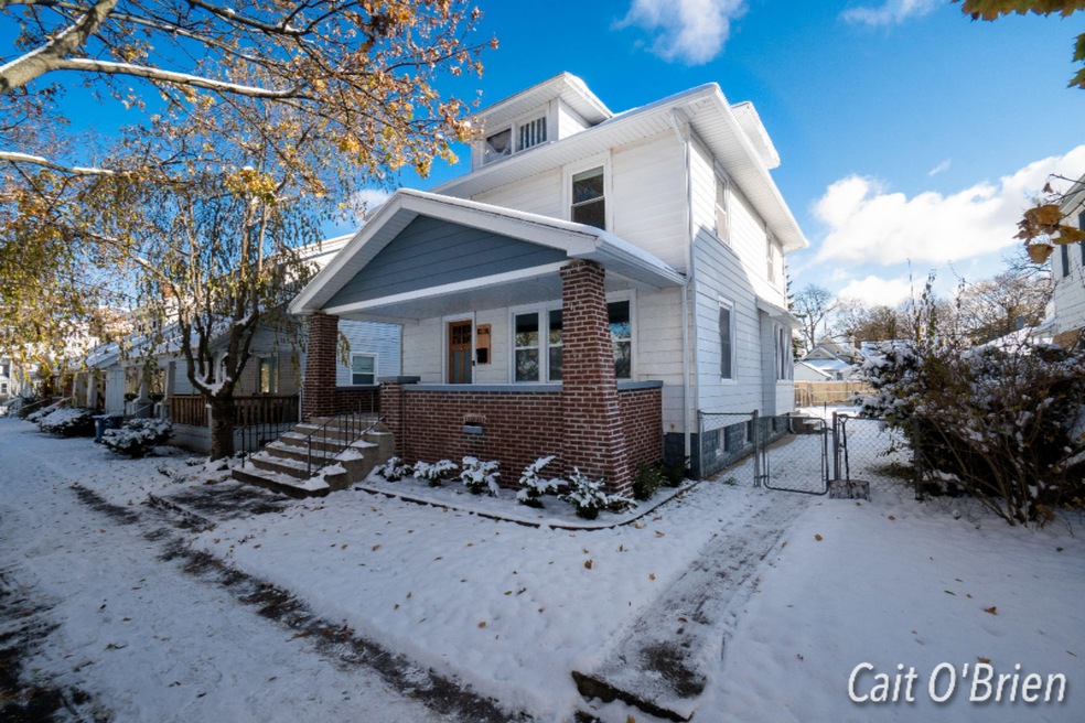 1038 Davis Ave NW, Grand Rapids, MI 4950