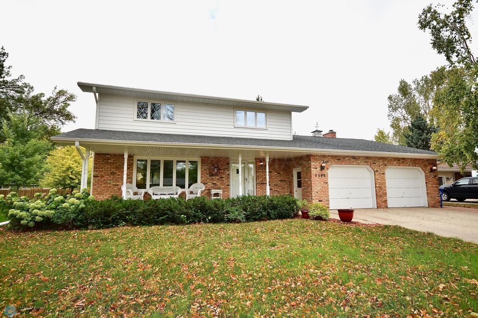 3302 Elm St N, Fargo, ND 58102 - photo 1