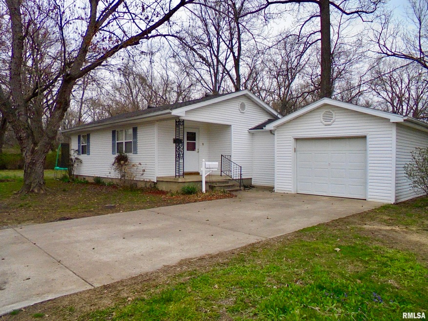 400 W Logan St, Harrisburg, IL 62946 - photo 1
