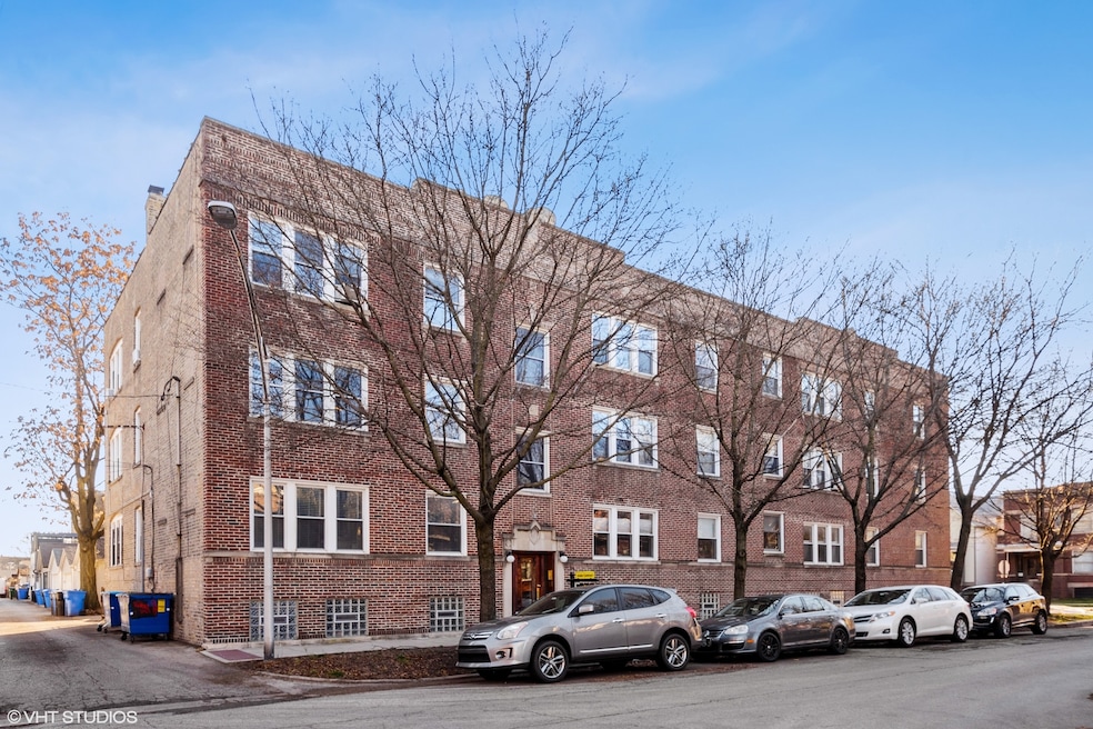 2049 W Ainslie St unit 2E, Chicago, IL 60625 - photo 1