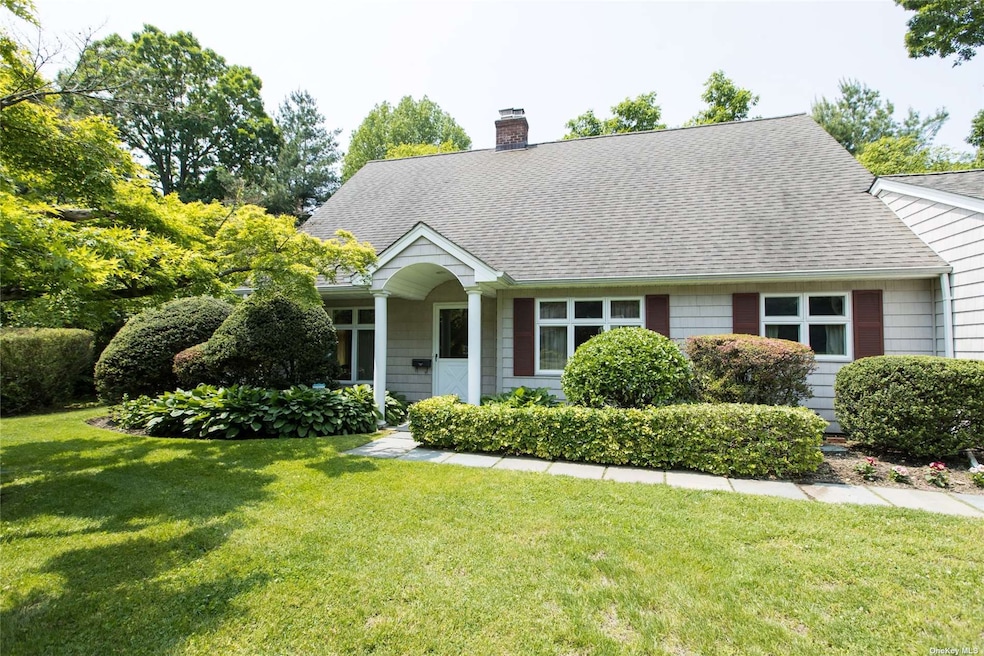 81 Dosoris Ln, Glen Cove, NY 11542 - photo 1