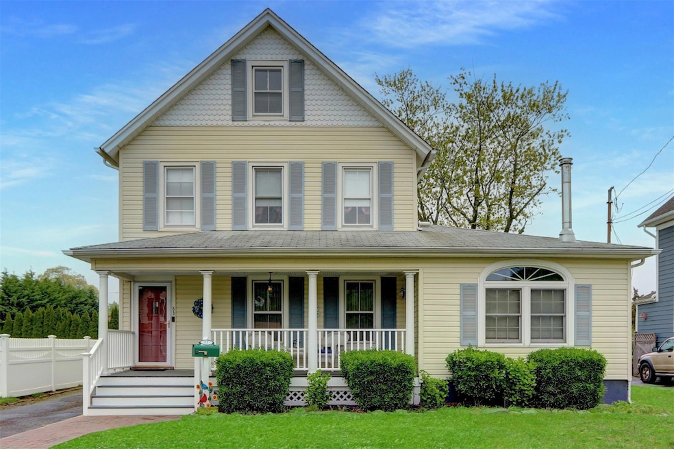 Sold $698,000 • Co-Listing Agent