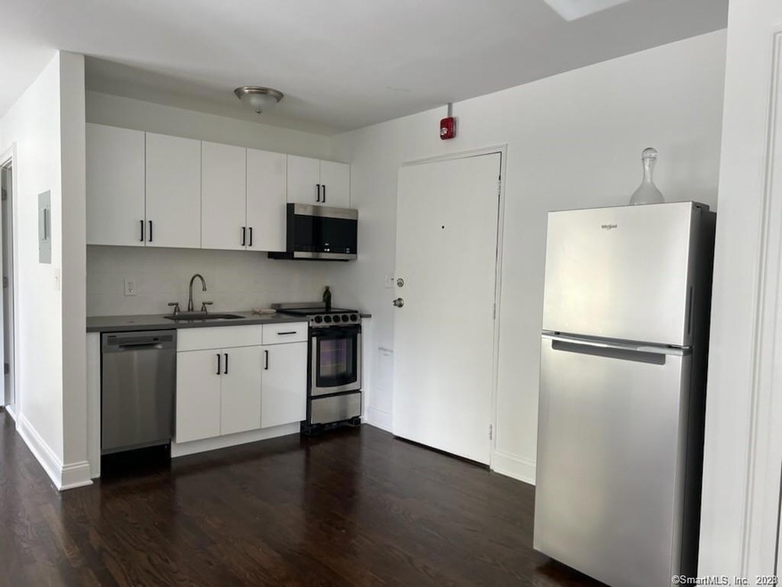 114 Grove St unit 5, Stamford, CT 06901 - photo 1