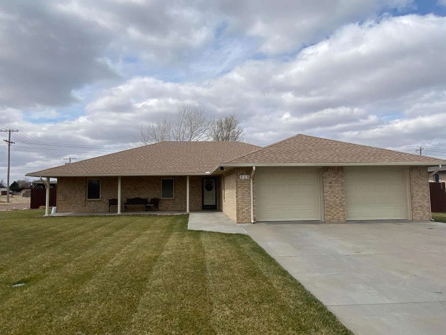 525 Jayhawk Ave, Hugoton, KS 67951 - photo 1