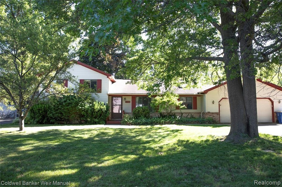 Welcome to 6683 Oakridge!