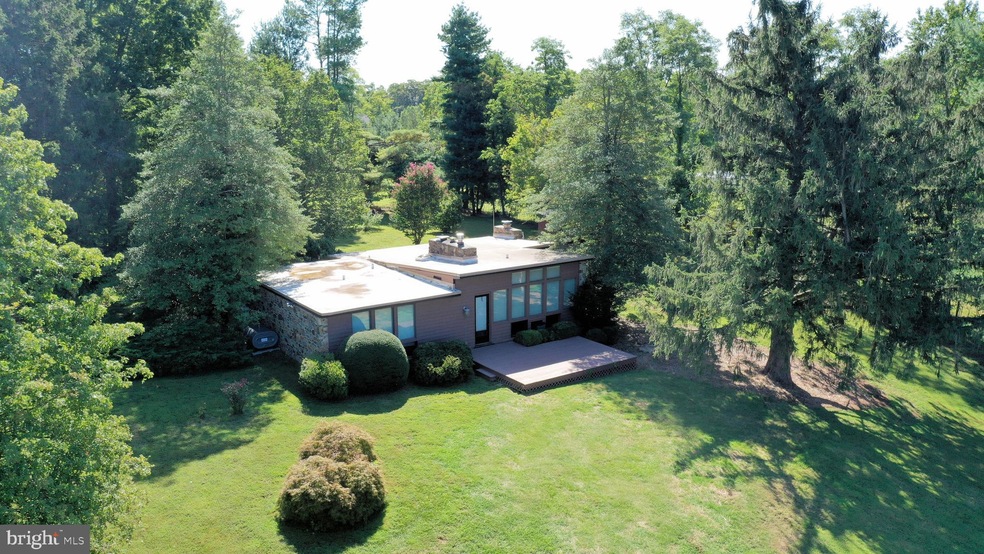 20070 Airmont Rd, Round Hill, VA 20141 - photo 1