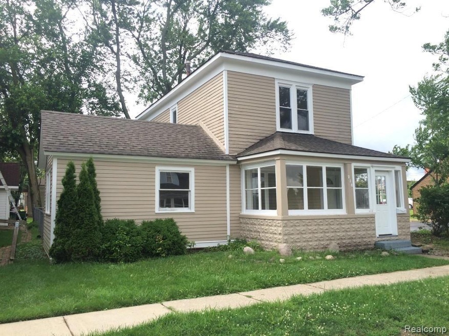 Charming home right in the heart of downtown Howel