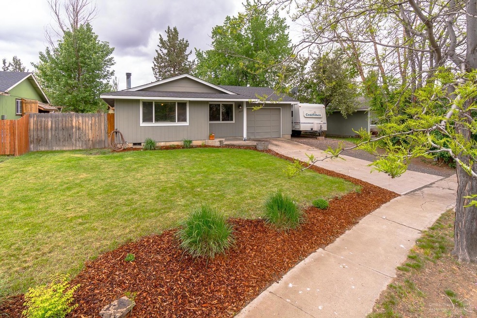 2612 SW Umatilla Ct, Redmond, OR 97756 - photo 1