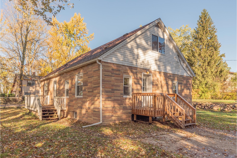 405 Six Mile Rd, Whitmore Lake, MI 48189 - photo 1