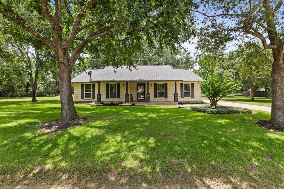 15515 Kitty Hawk Dr, Waller, TX 77484 - photo 1