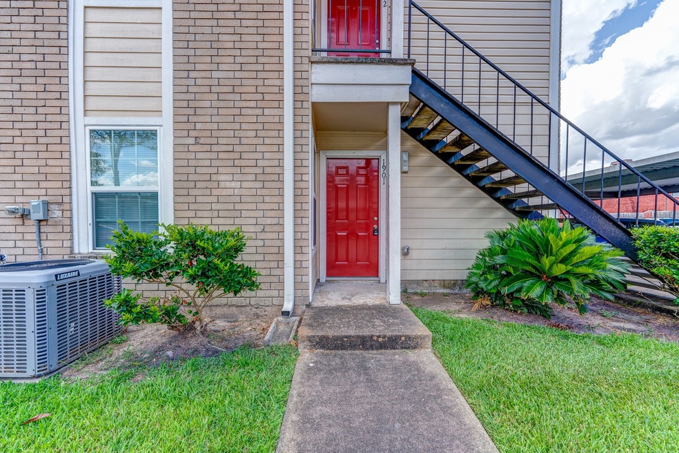 Ground floor condo close to med center